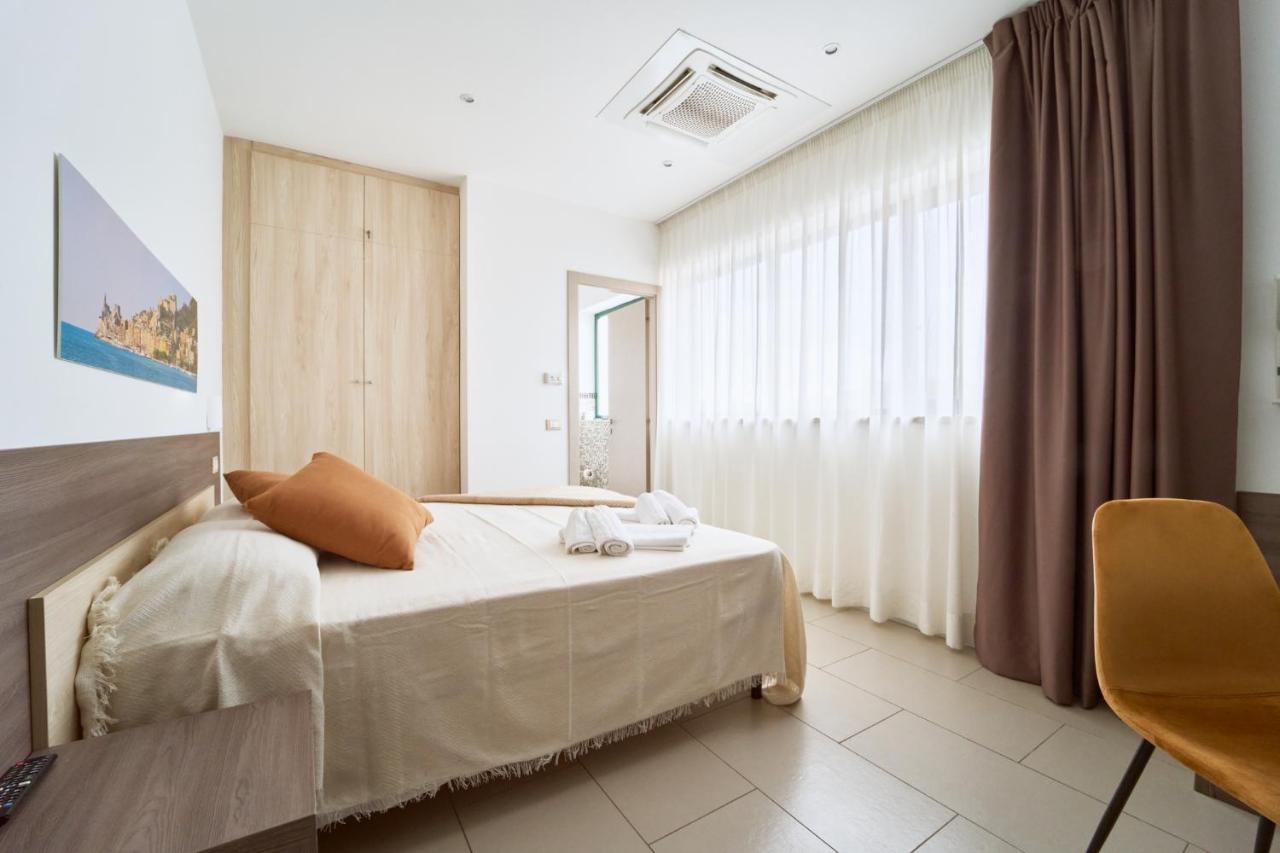 Firmafede Guest House Sarzana Exteriör bild