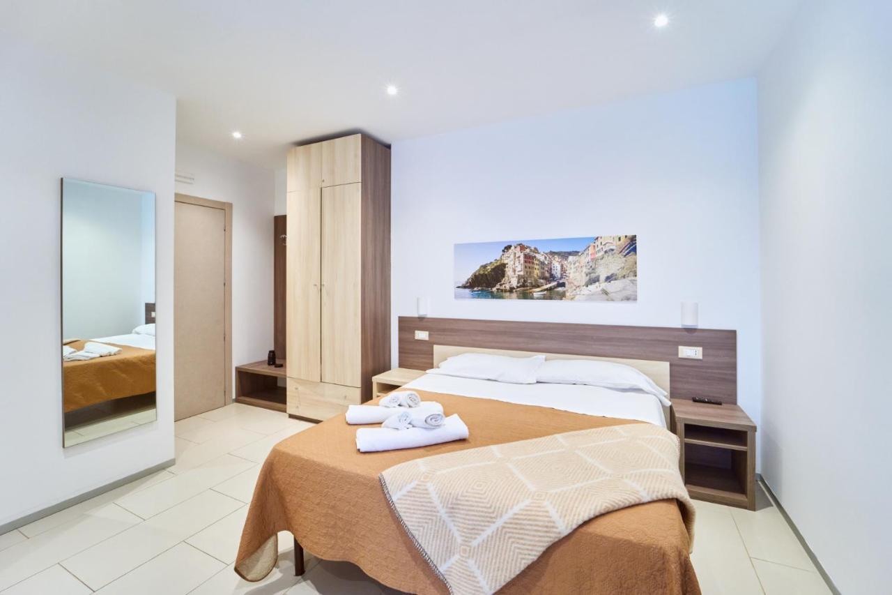 Firmafede Guest House Sarzana Exteriör bild