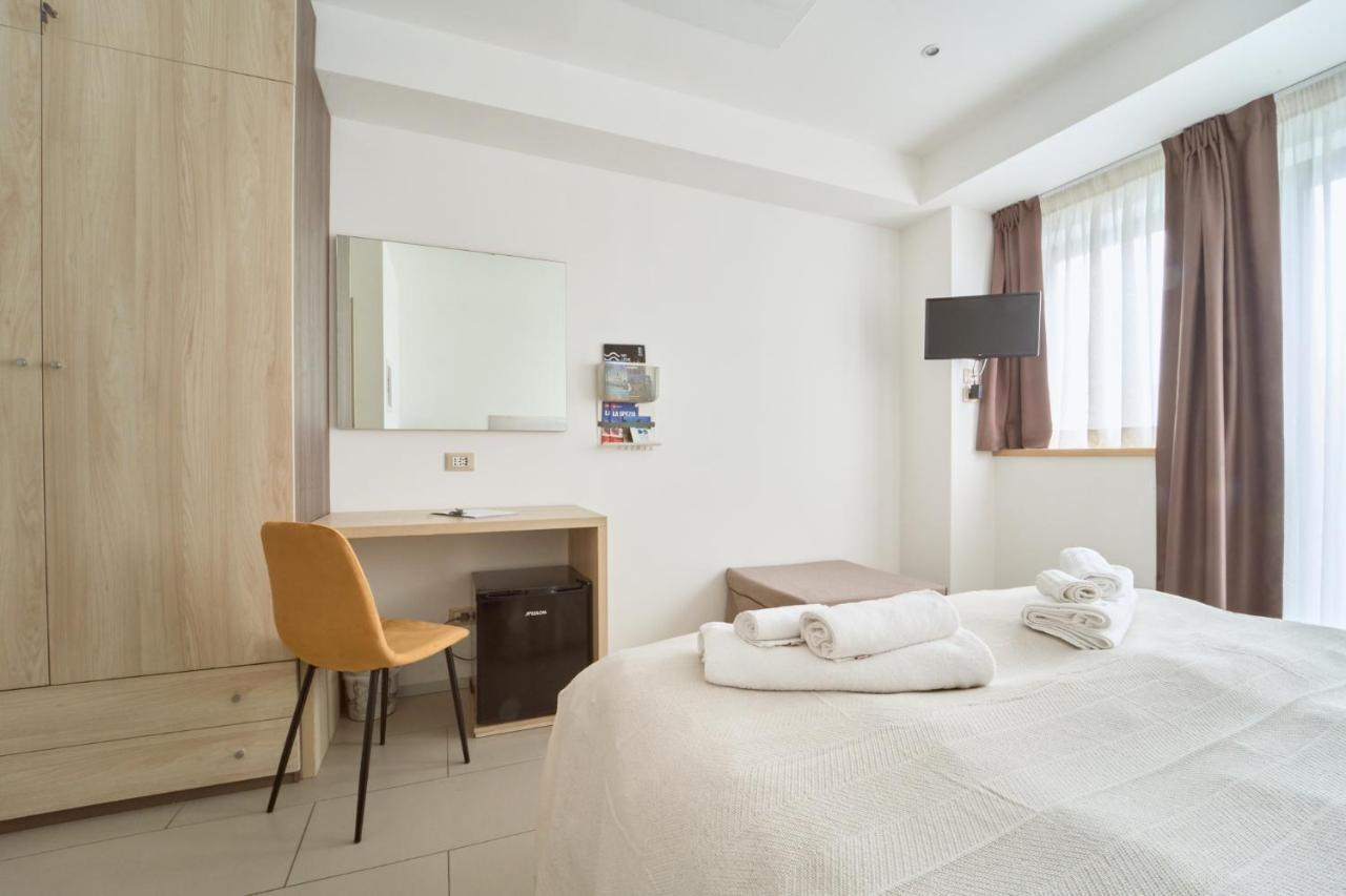 Firmafede Guest House Sarzana Exteriör bild