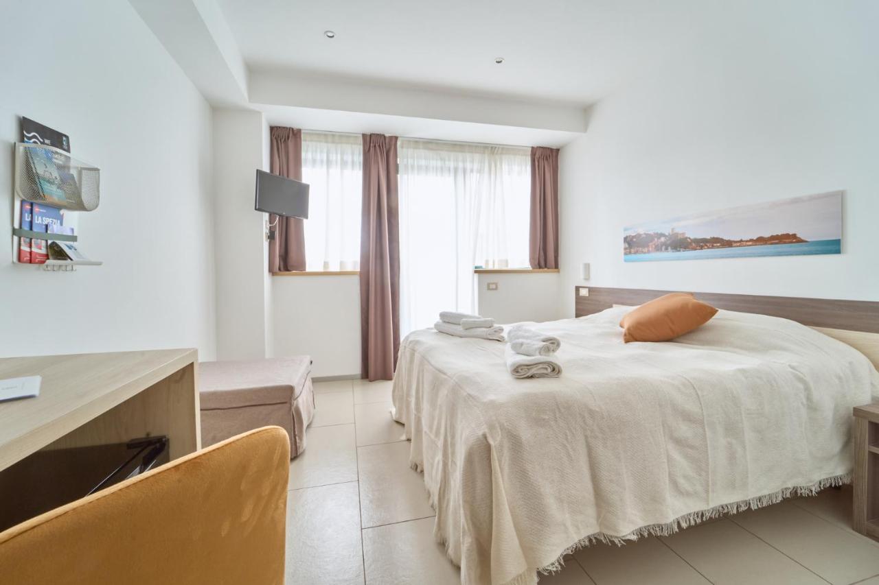 Firmafede Guest House Sarzana Exteriör bild
